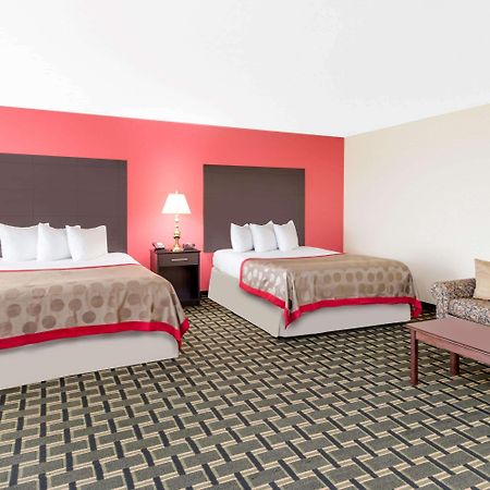 Ramada By Wyndham Vandalia Exterior photo