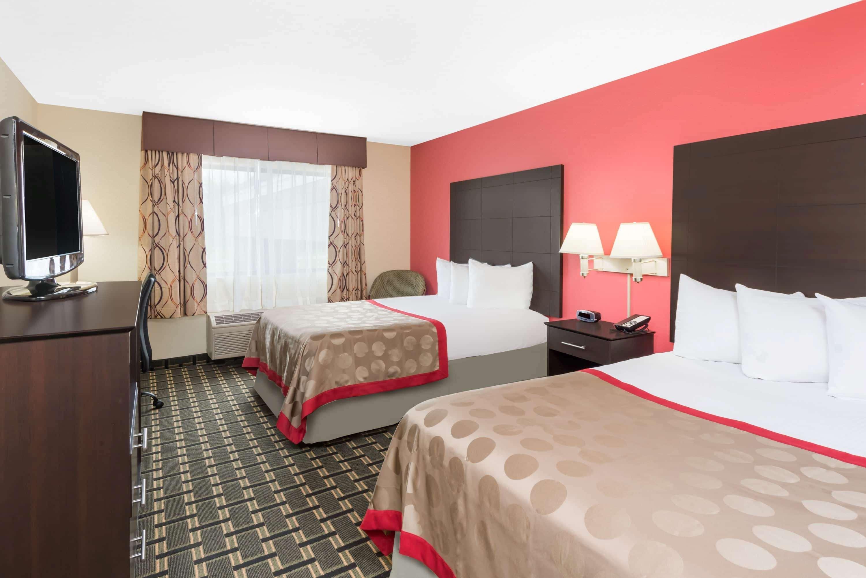 Ramada By Wyndham Vandalia Exterior photo
