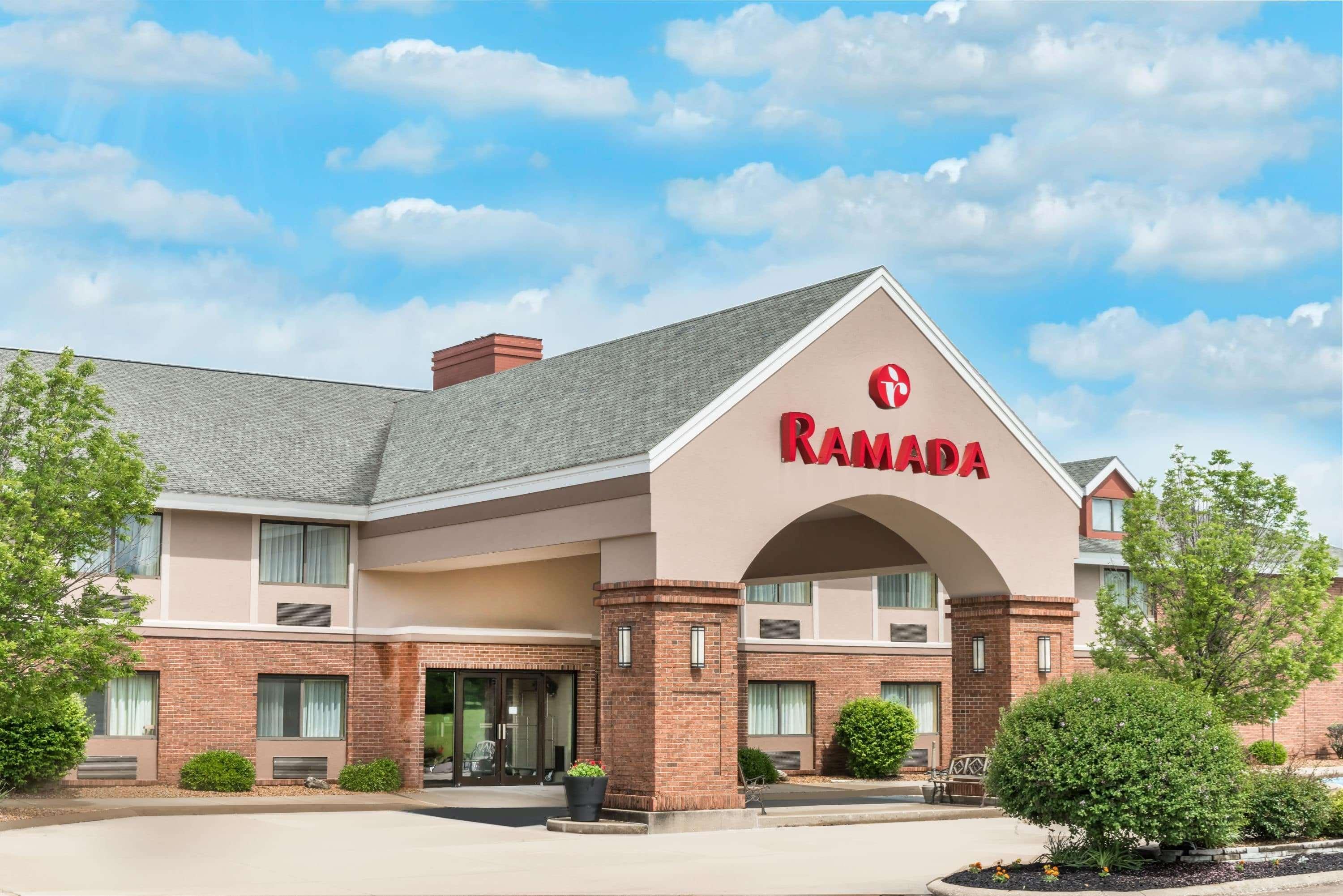 Ramada By Wyndham Vandalia Hotel Exterior photo